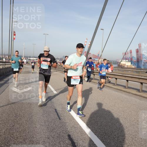 03.10.2026 - Köhlbrandbrückenlauf Yannick Fuchs http://msf.ph/oto/10773579 03.10.2026 09:36:40 Position 2 38, 1397 meine-sportfotos.de