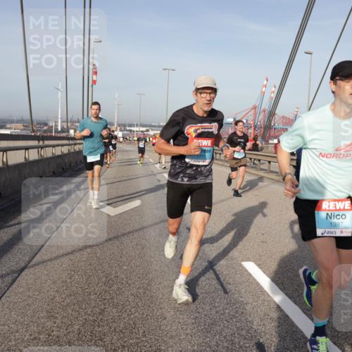 03.10.2026 - Köhlbrandbrückenlauf Yannick Fuchs http://msf.ph/oto/10773588 03.10.2026 09:36:41 Position 2 1777, 1397 meine-sportfotos.de