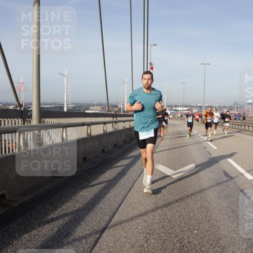03.10.2026 - Köhlbrandbrückenlauf Yannick Fuchs http://msf.ph/oto/10773596 03.10.2026 09:36:41 Position 2 1421 meine-sportfotos.de