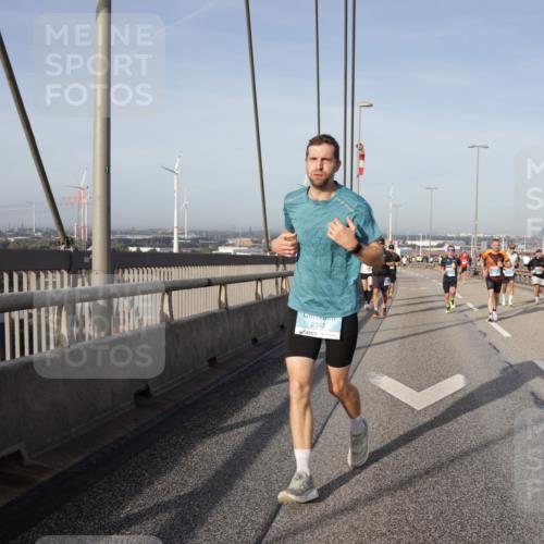 03.10.2026 - Köhlbrandbrückenlauf Yannick Fuchs http://msf.ph/oto/10773603 03.10.2026 09:36:42 Position 2 2347 meine-sportfotos.de
