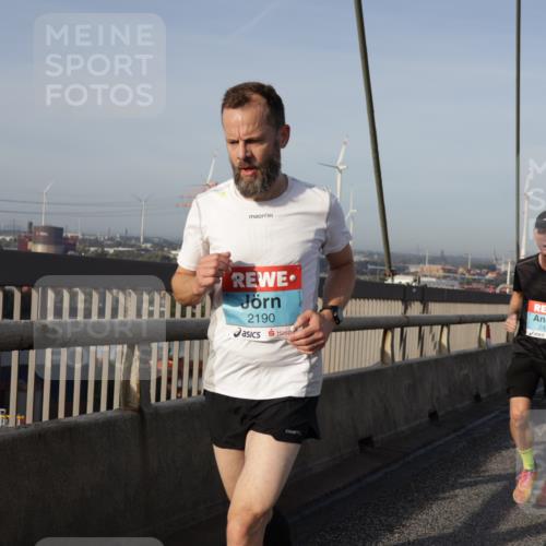 03.10.2026 - Köhlbrandbrückenlauf Yannick Fuchs http://msf.ph/oto/10773620 03.10.2026 09:36:45 Position 2 2190, 2410 meine-sportfotos.de