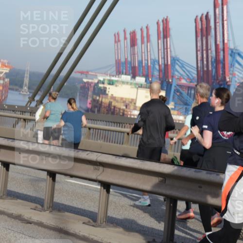 03.10.2026 - Köhlbrandbrückenlauf Yannick Fuchs http://msf.ph/oto/10773678 03.10.2026 09:36:53 Position 2 3798 meine-sportfotos.de