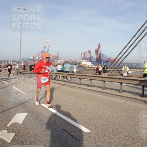 03.10.2026 - Köhlbrandbrückenlauf Yannick Fuchs http://msf.ph/oto/10773735 03.10.2026 09:37:03 Position 2  meine-sportfotos.de