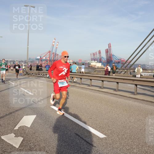 03.10.2026 - Köhlbrandbrückenlauf Yannick Fuchs http://msf.ph/oto/10773738 03.10.2026 09:37:03 Position 2 1370 meine-sportfotos.de