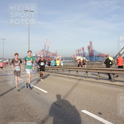 03.10.2026 - Köhlbrandbrückenlauf Yannick Fuchs http://msf.ph/oto/10773749 03.10.2026 09:37:05 Position 2  meine-sportfotos.de