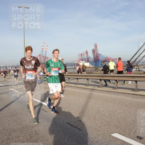 03.10.2026 - Köhlbrandbrückenlauf Yannick Fuchs http://msf.ph/oto/10773766 03.10.2026 09:37:06 Position 2  meine-sportfotos.de