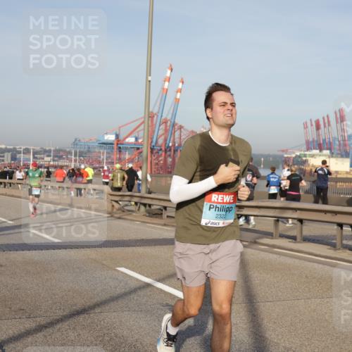 03.10.2026 - Köhlbrandbrückenlauf Yannick Fuchs http://msf.ph/oto/10773790 03.10.2026 09:37:19 Position 2 2322 meine-sportfotos.de