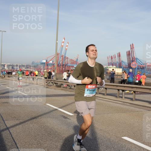 03.10.2026 - Köhlbrandbrückenlauf Yannick Fuchs http://msf.ph/oto/10773793 03.10.2026 09:37:19 Position 2 2322 meine-sportfotos.de