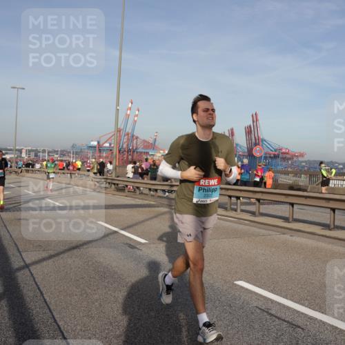 03.10.2026 - Köhlbrandbrückenlauf Yannick Fuchs http://msf.ph/oto/10773797 03.10.2026 09:37:19 Position 2 2322 meine-sportfotos.de