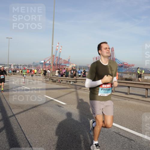 03.10.2026 - Köhlbrandbrückenlauf Yannick Fuchs http://msf.ph/oto/10773799 03.10.2026 09:37:19 Position 2 2322 meine-sportfotos.de