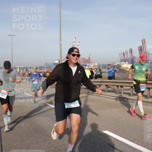 03.10.2026 - Köhlbrandbrückenlauf Yannick Fuchs http://msf.ph/oto/10773832 03.10.2026 09:37:25 Position 2 2225, 2436 meine-sportfotos.de