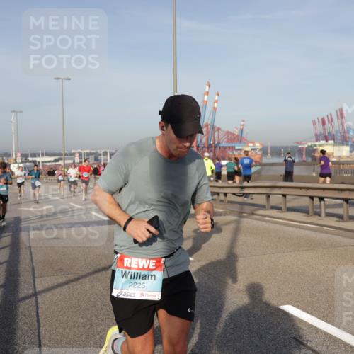 03.10.2026 - Köhlbrandbrückenlauf Yannick Fuchs http://msf.ph/oto/10773835 03.10.2026 09:37:26 Position 2 2225 meine-sportfotos.de