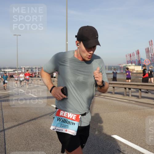 03.10.2026 - Köhlbrandbrückenlauf Yannick Fuchs http://msf.ph/oto/10773839 03.10.2026 09:37:26 Position 2 2225 meine-sportfotos.de