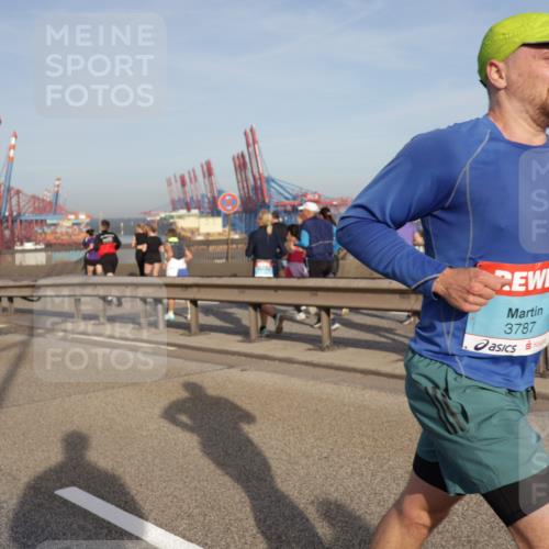 03.10.2026 - Köhlbrandbrückenlauf Yannick Fuchs http://msf.ph/oto/10773853 03.10.2026 09:37:28 Position 2 3787 meine-sportfotos.de