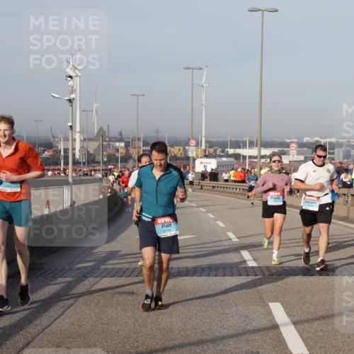 03.10.2026 - Köhlbrandbrückenlauf Yannick Fuchs http://msf.ph/oto/10773859 03.10.2026 09:37:32 Position 2 2254, 2203, 2670 meine-sportfotos.de