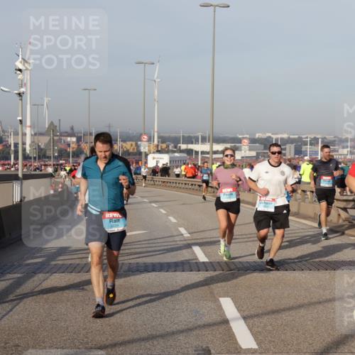 03.10.2026 - Köhlbrandbrückenlauf Yannick Fuchs http://msf.ph/oto/10773862 03.10.2026 09:37:32 Position 2 2254, 2670 meine-sportfotos.de