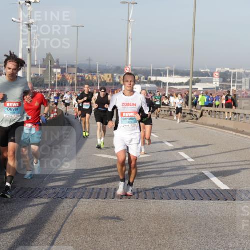 03.10.2026 - Köhlbrandbrückenlauf Yannick Fuchs http://msf.ph/oto/10773903 03.10.2026 09:37:40 Position 2 1476, 1475 meine-sportfotos.de