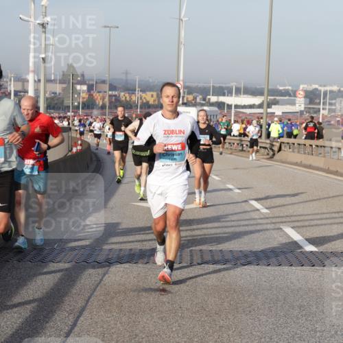 03.10.2026 - Köhlbrandbrückenlauf Yannick Fuchs http://msf.ph/oto/10773911 03.10.2026 09:37:41 Position 2 1476, 1475 meine-sportfotos.de