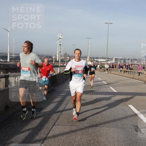 03.10.2026 - Köhlbrandbrückenlauf Yannick Fuchs http://msf.ph/oto/10773921 03.10.2026 09:37:42 Position 2 1476, 1475 meine-sportfotos.de