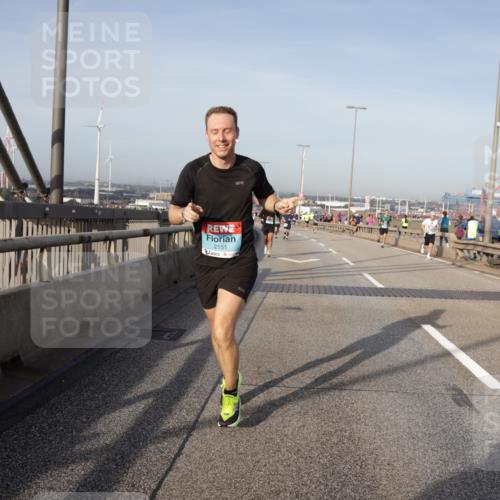 03.10.2026 - Köhlbrandbrückenlauf Yannick Fuchs http://msf.ph/oto/10773973 03.10.2026 09:37:49 Position 2 2151 meine-sportfotos.de