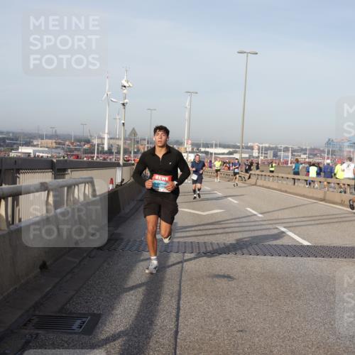 03.10.2026 - Köhlbrandbrückenlauf Yannick Fuchs http://msf.ph/oto/10773976 03.10.2026 09:37:53 Position 2  meine-sportfotos.de