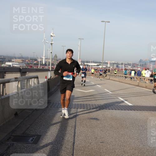 03.10.2026 - Köhlbrandbrückenlauf Yannick Fuchs http://msf.ph/oto/10773980 03.10.2026 09:37:53 Position 2  meine-sportfotos.de
