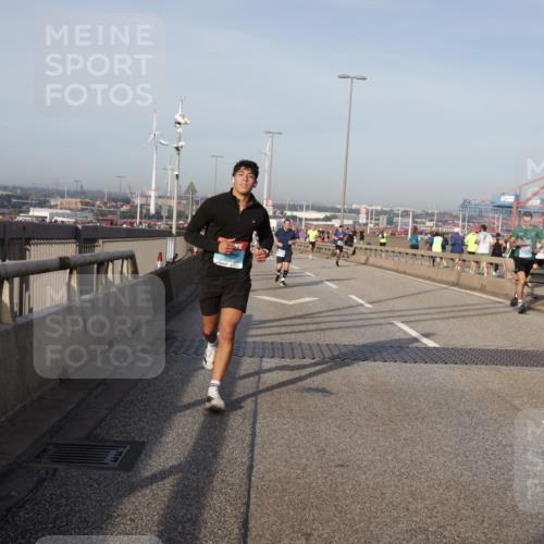 03.10.2026 - Köhlbrandbrückenlauf Yannick Fuchs http://msf.ph/oto/10773983 03.10.2026 09:37:53 Position 2  meine-sportfotos.de