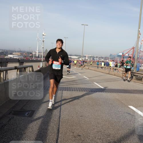 03.10.2026 - Köhlbrandbrückenlauf Yannick Fuchs http://msf.ph/oto/10773990 03.10.2026 09:37:53 Position 2 1, 3747 meine-sportfotos.de