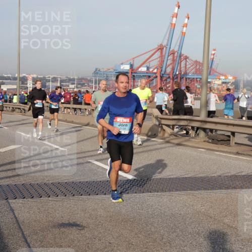 03.10.2026 - Köhlbrandbrückenlauf Yannick Fuchs http://msf.ph/oto/10774058 03.10.2026 09:38:03 Position 2 2138 meine-sportfotos.de
