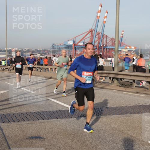 03.10.2026 - Köhlbrandbrückenlauf Yannick Fuchs http://msf.ph/oto/10774064 03.10.2026 09:38:03 Position 2 2138 meine-sportfotos.de