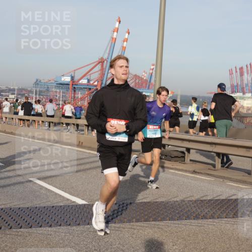 03.10.2026 - Köhlbrandbrückenlauf Yannick Fuchs http://msf.ph/oto/10774073 03.10.2026 09:38:07 Position 2 1890, 1600 meine-sportfotos.de