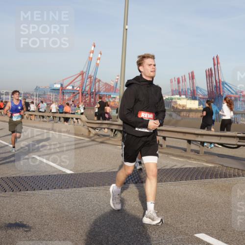03.10.2026 - Köhlbrandbrückenlauf Yannick Fuchs http://msf.ph/oto/10774083 03.10.2026 09:38:07 Position 2  meine-sportfotos.de