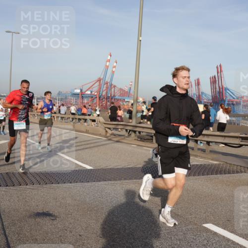 03.10.2026 - Köhlbrandbrückenlauf Yannick Fuchs http://msf.ph/oto/10774085 03.10.2026 09:38:07 Position 2  meine-sportfotos.de