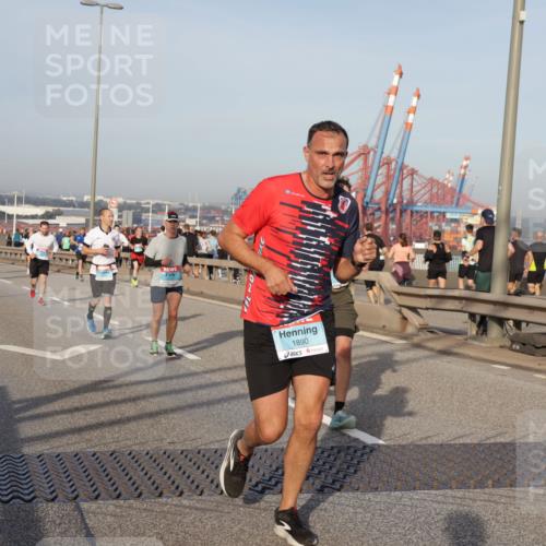 03.10.2026 - Köhlbrandbrückenlauf Yannick Fuchs http://msf.ph/oto/10774090 03.10.2026 09:38:08 Position 2 1890 meine-sportfotos.de