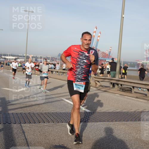 03.10.2026 - Köhlbrandbrückenlauf Yannick Fuchs http://msf.ph/oto/10774093 03.10.2026 09:38:08 Position 2 1890 meine-sportfotos.de