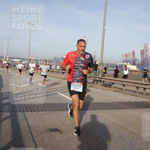 03.10.2026 - Köhlbrandbrückenlauf Yannick Fuchs http://msf.ph/oto/10774096 03.10.2026 09:38:08 Position 2 1890 meine-sportfotos.de