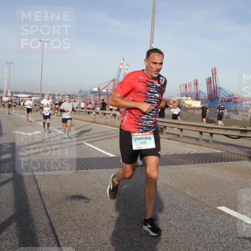 03.10.2026 - Köhlbrandbrückenlauf Yannick Fuchs http://msf.ph/oto/10774100 03.10.2026 09:38:09 Position 2 1890 meine-sportfotos.de