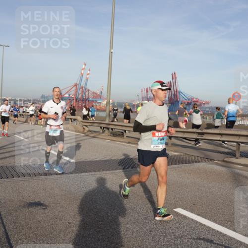 03.10.2026 - Köhlbrandbrückenlauf Yannick Fuchs http://msf.ph/oto/10774107 03.10.2026 09:38:12 Position 2 7, 2182 meine-sportfotos.de