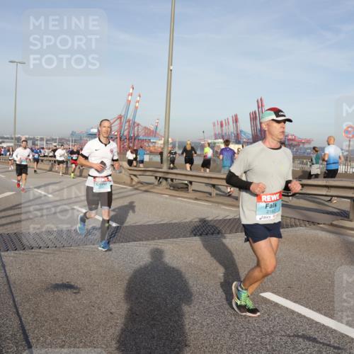 03.10.2026 - Köhlbrandbrückenlauf Yannick Fuchs http://msf.ph/oto/10774111 03.10.2026 09:38:12 Position 2 2294, 2182 meine-sportfotos.de