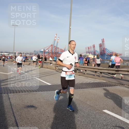 03.10.2026 - Köhlbrandbrückenlauf Yannick Fuchs http://msf.ph/oto/10774119 03.10.2026 09:38:12 Position 2 2294 meine-sportfotos.de