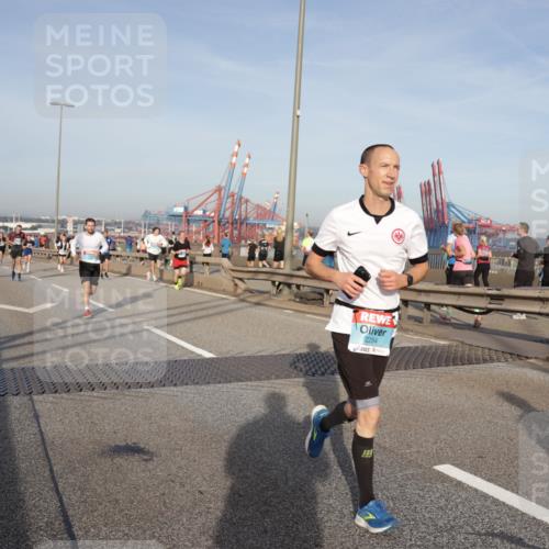 03.10.2026 - Köhlbrandbrückenlauf Yannick Fuchs http://msf.ph/oto/10774125 03.10.2026 09:38:13 Position 2 2294 meine-sportfotos.de