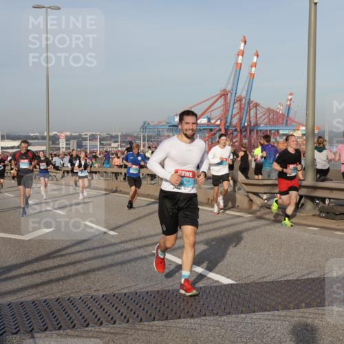 03.10.2026 - Köhlbrandbrückenlauf Yannick Fuchs http://msf.ph/oto/10774128 03.10.2026 09:38:15 Position 2  meine-sportfotos.de