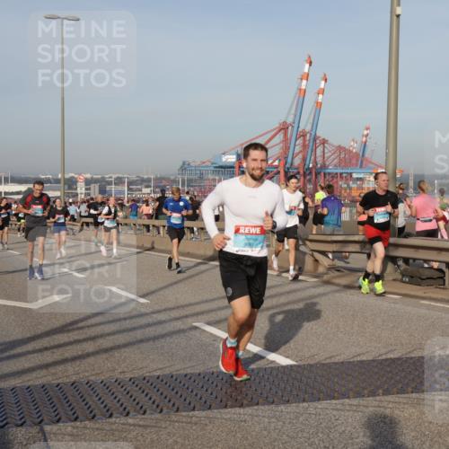 03.10.2026 - Köhlbrandbrückenlauf Yannick Fuchs http://msf.ph/oto/10774132 03.10.2026 09:38:15 Position 2 3861 meine-sportfotos.de