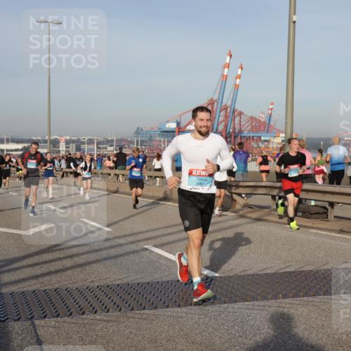 03.10.2026 - Köhlbrandbrückenlauf Yannick Fuchs http://msf.ph/oto/10774134 03.10.2026 09:38:15 Position 2 3861 meine-sportfotos.de