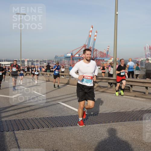 03.10.2026 - Köhlbrandbrückenlauf Yannick Fuchs http://msf.ph/oto/10774138 03.10.2026 09:38:15 Position 2 3861 meine-sportfotos.de