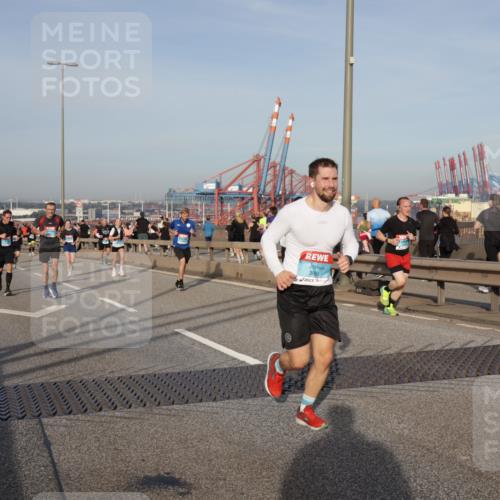03.10.2026 - Köhlbrandbrückenlauf Yannick Fuchs http://msf.ph/oto/10774144 03.10.2026 09:38:15 Position 2 3861 meine-sportfotos.de