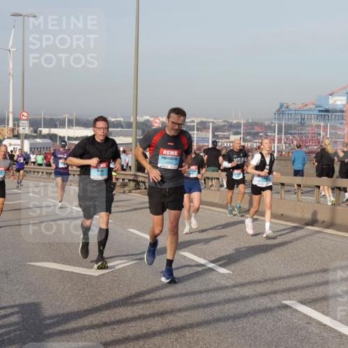 03.10.2026 - Köhlbrandbrückenlauf Yannick Fuchs http://msf.ph/oto/10774151 03.10.2026 09:38:17 Position 2 500, 1, 2243, 1829 meine-sportfotos.de
