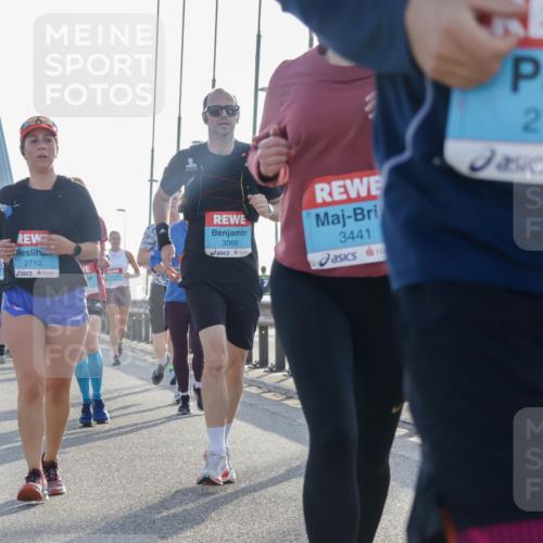 03.10.2026 - Köhlbrandbrückenlauf Yannick Fuchs http://msf.ph/oto/10774152 03.10.2026 09:33:08 Position 1 2710, 3060, 3441, 2763 meine-sportfotos.de