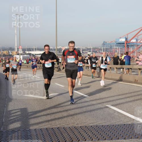 03.10.2026 - Köhlbrandbrückenlauf Yannick Fuchs http://msf.ph/oto/10774158 03.10.2026 09:38:17 Position 2  meine-sportfotos.de