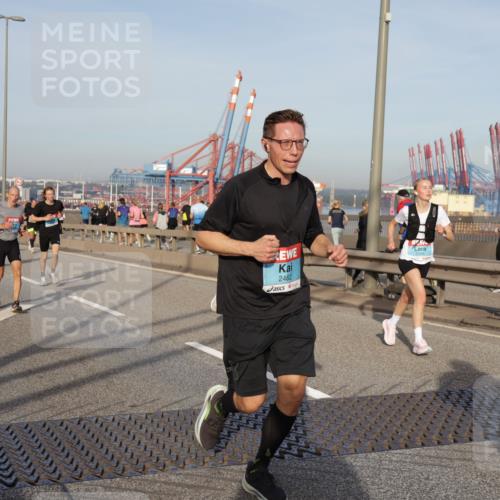 03.10.2026 - Köhlbrandbrückenlauf Yannick Fuchs http://msf.ph/oto/10774164 03.10.2026 09:38:20 Position 2 2462 meine-sportfotos.de